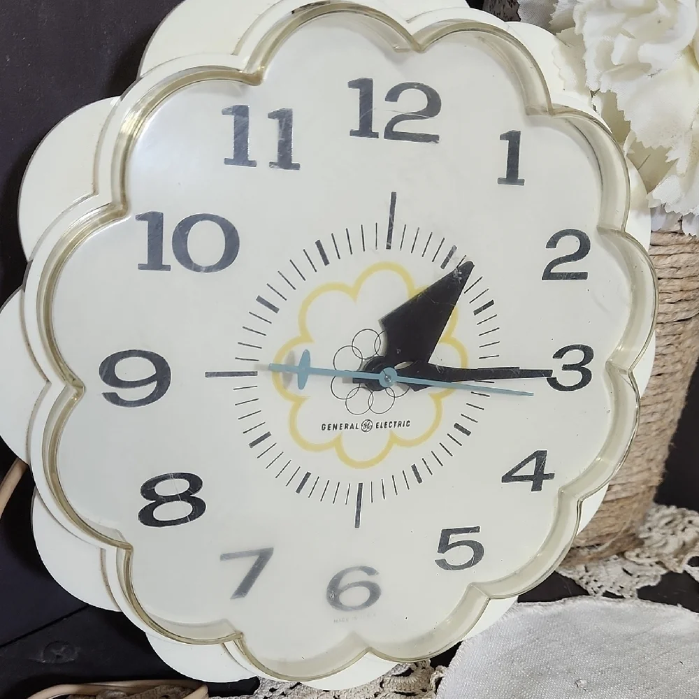 GE Vintage Cream Wall Clock